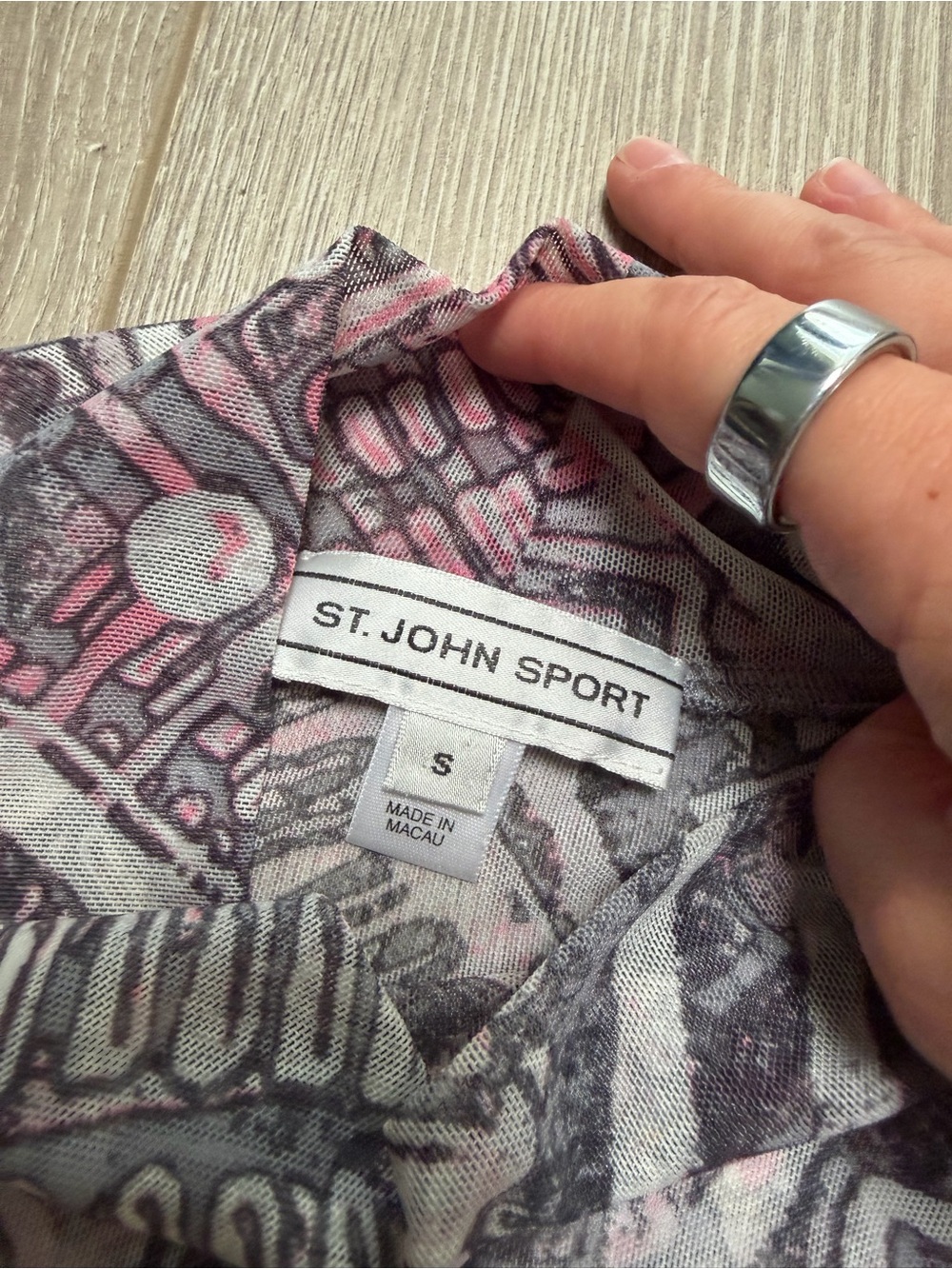 Vintage St John Sport Marie Gray Pink Gray Tribal Geometric Mesh Top Mock Neck S - Picture 2 of 6